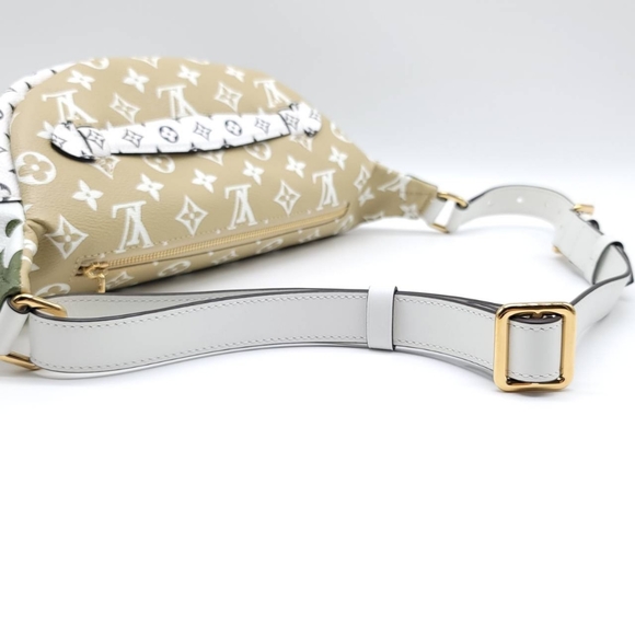 New Kept Unused LV Bumbag Monogram Giant 2019 - Picture 7 of 14